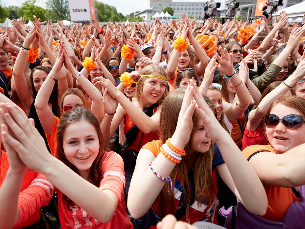 Voor het evenement zijn 40.000 kaarten verkocht. Volgens de organisatie stonden rond 16.00 uur al zo'n 33.000 mensen op het Chasséveld.
