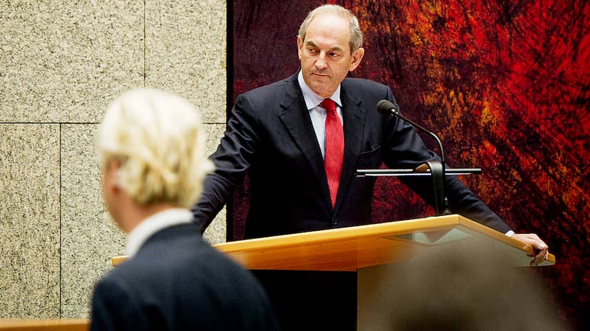 Job Cohen noemde premier Mark Rutte tijdens het debat een "tuinman met een kettingzaag" die alle sociale voorzieningen in de maatschappij wegsnoeit.