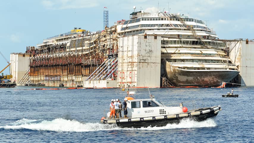 Costa Concordia op weg naar Genua | Buitenland | NU.nl