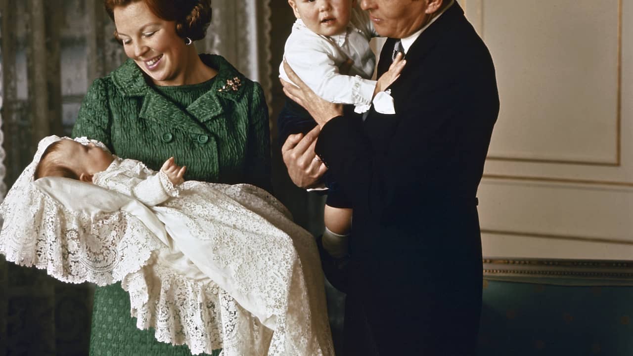 Beatrix rookt, drinkt en bemint in tv-serie | Media | NU.nl