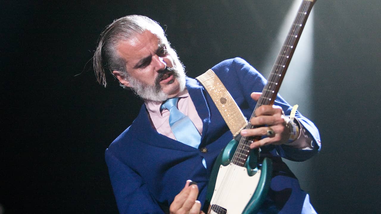 Triggerfinger zingt tekst De Jeugd Van Tegenwoordig | Lowlands | NU.nl
