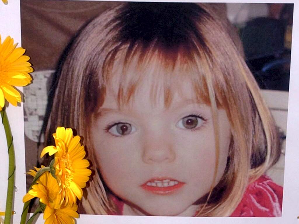 De Britse toeriste probeerde het meisje direct mee te nemen, aldus de krant. De politie zou de paspoorten van het koppel inmiddels hebben ingenomen. Madeleine McCann verdween op 3 mei 2007 uit een Portugees vakantieappartement. Toen ze verdween was ze 3 jaar.