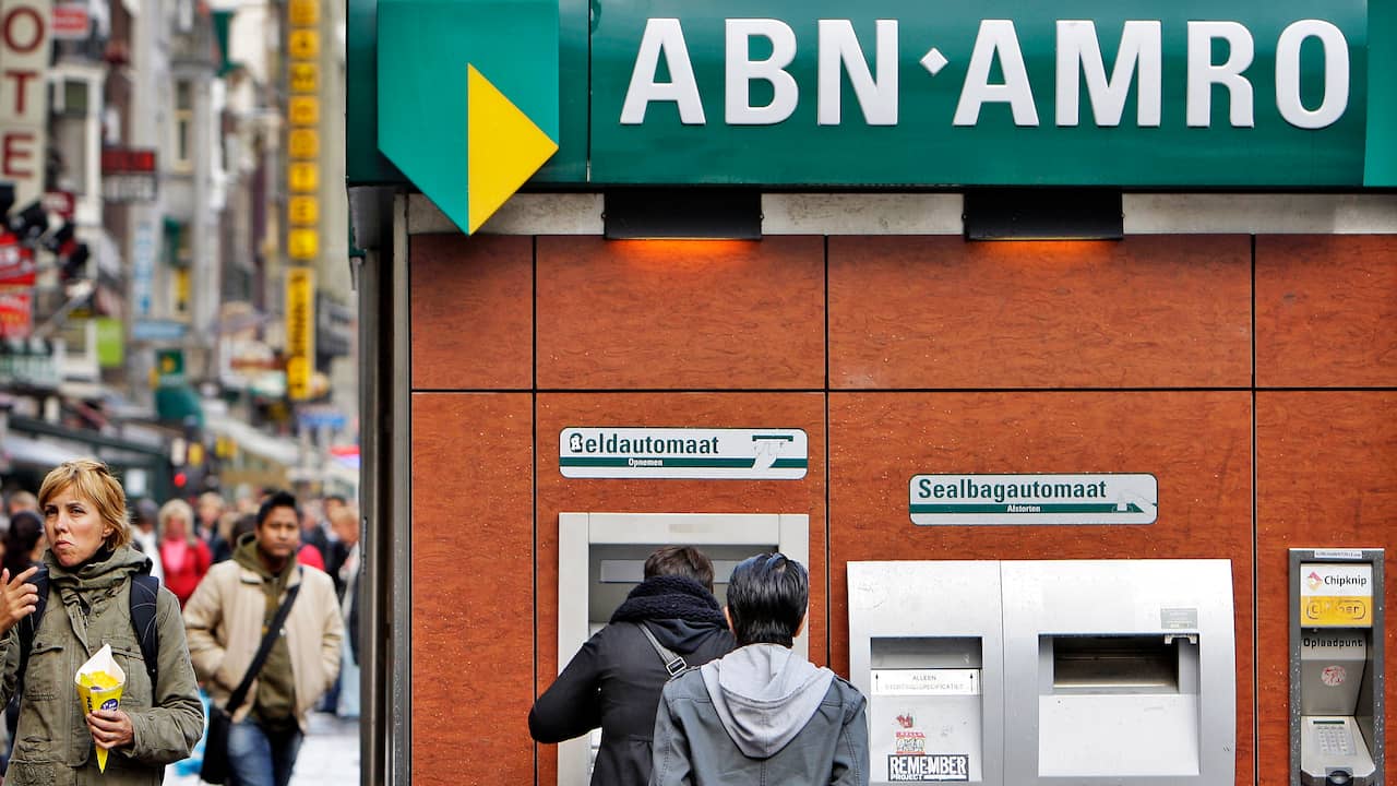 ABN AMRO-klanten betalen om meer dan 12.000 euro per jaar op te nemen |  Economie | NU.nl