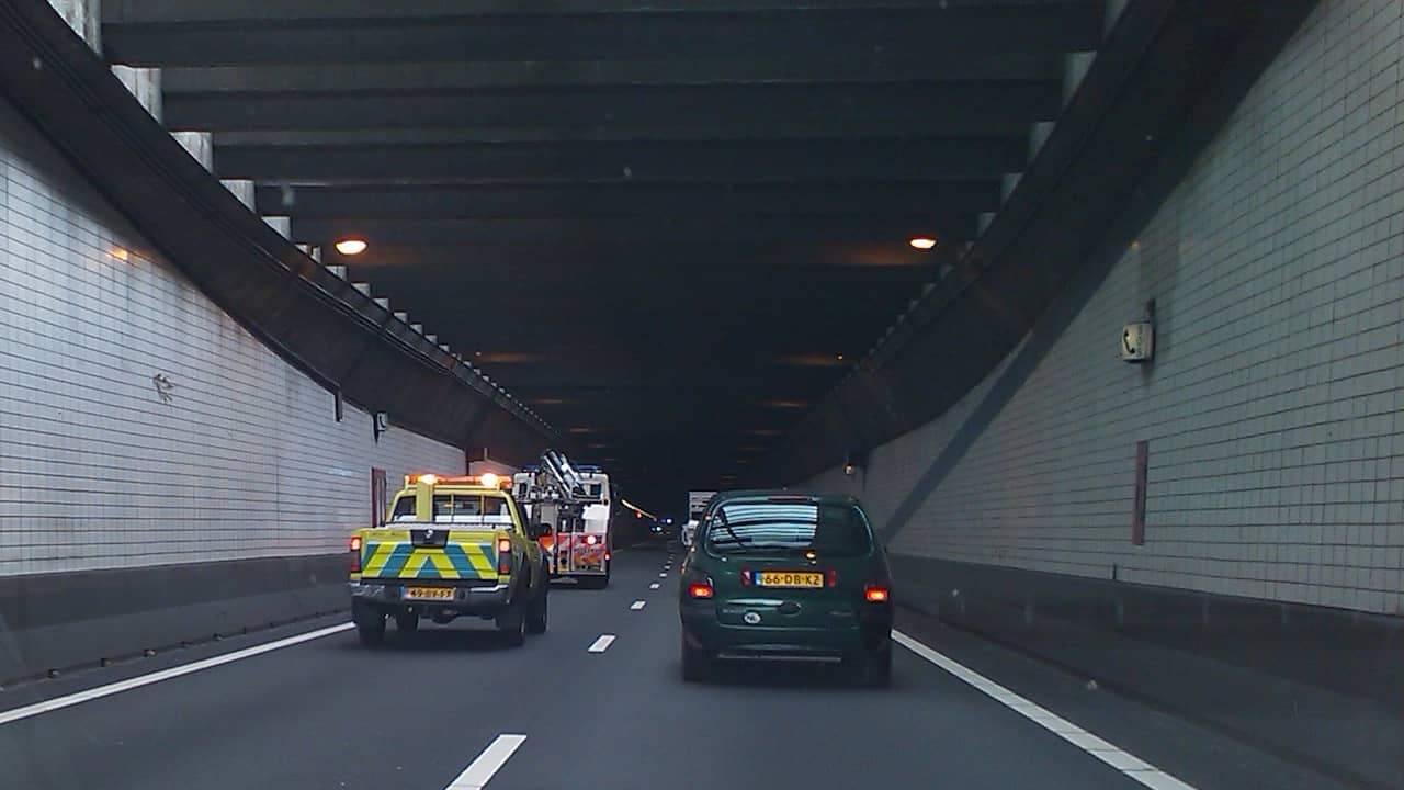 Buis Coentunnel dicht door ongeluk Binnenland NU.nl