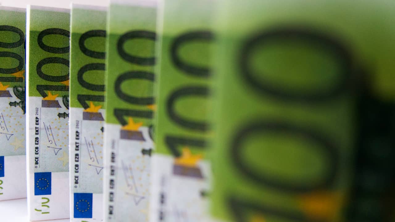 Geld Foute 'Grootschalige fraude met Nederlandse toeslagen' | Algemeen | NU.nl