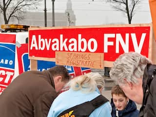 Manifestatie op het plein voor het Centraal Station tijdens OV staking