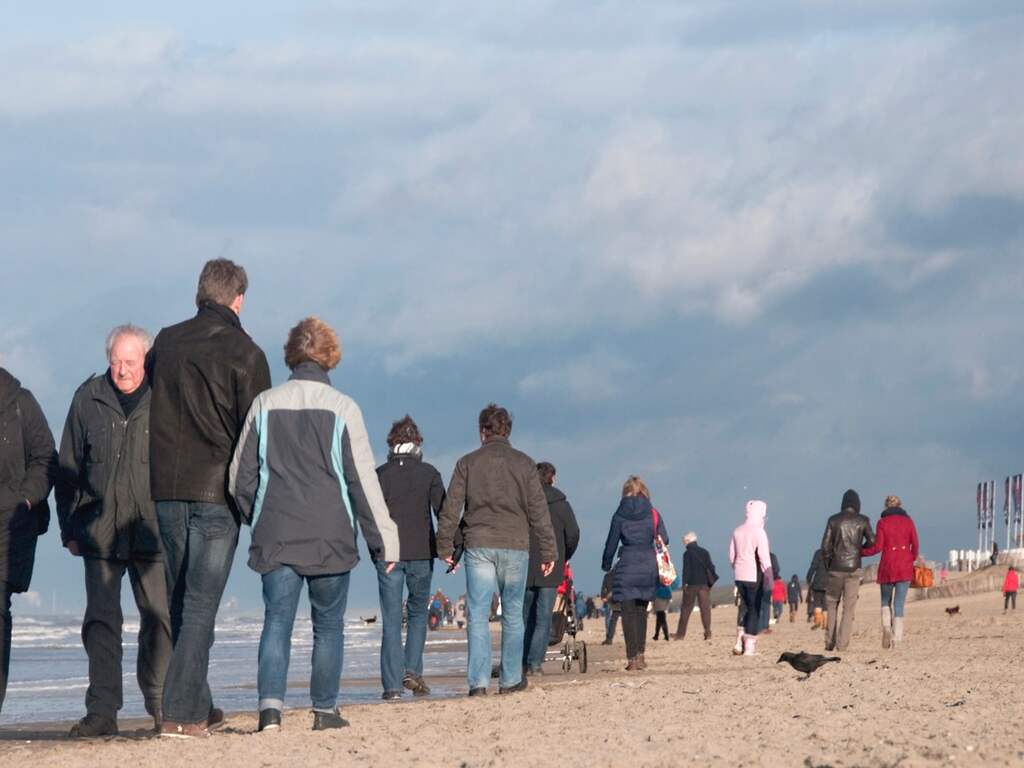 Drukke eerste Kerstdag aan het strand van Noordwijk