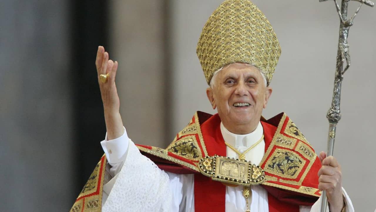 Tienduizenden naar zegen paus Benedictus | Buitenland | NU.nl