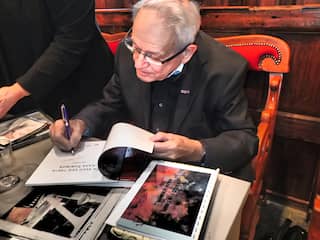 Wie was Jules Schelvis, de man aan wie de koning eer betoonde?