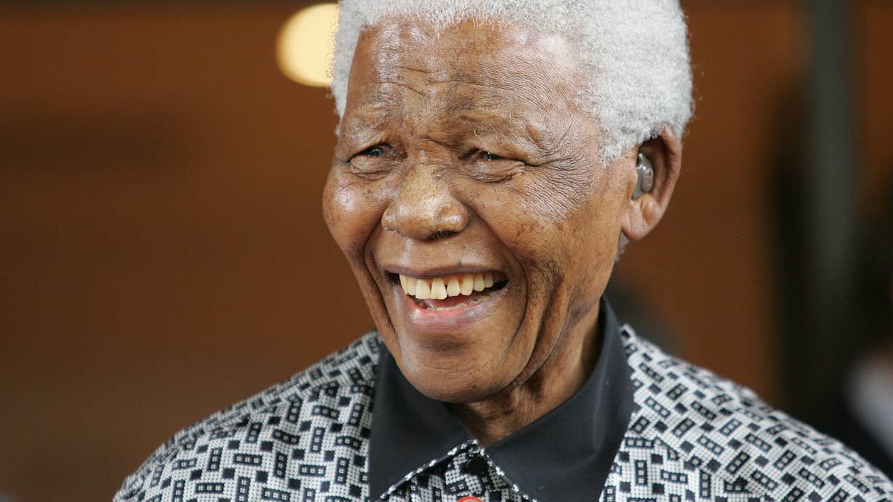 Mandela uit het ziekenhuis | Buitenland | NU.nl