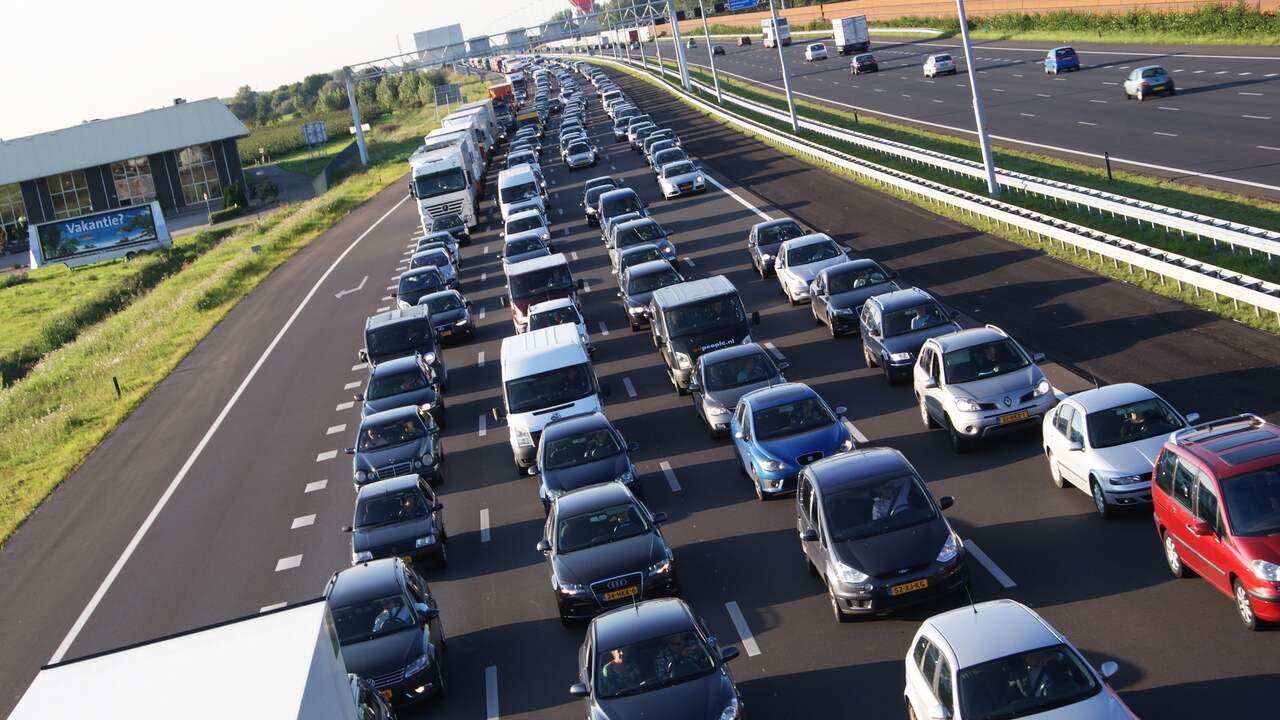 Ongeval Leiden zorgt voor file A4