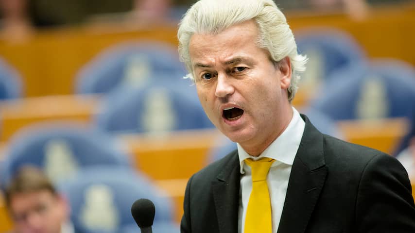 Wilders wil dat alle mensen met een islamitisch paspoort in Nederland de verklaring ondertekenen, waarin ze afstand nemen van de sharia (islamitische wetgeving). Rutte: 'Ik heb groot respect voor Wilders als leider van zijn partij, maar hij kan nog niet in de schaduw staan van die man bij de krijgsmacht, van die talloze ondernemers en van al die andere Marokkanen die een positieve bijdrage leveren in dit land'.