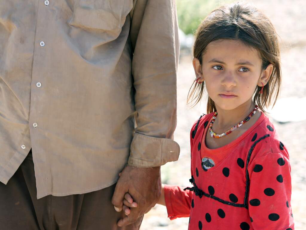 Het IS-tijdschrift Dabiq schrijft zondag dat "de tot slaaf gemaakte yezidi-gezinnen nu door de soldaten van Islamitische Staat worden verkocht".