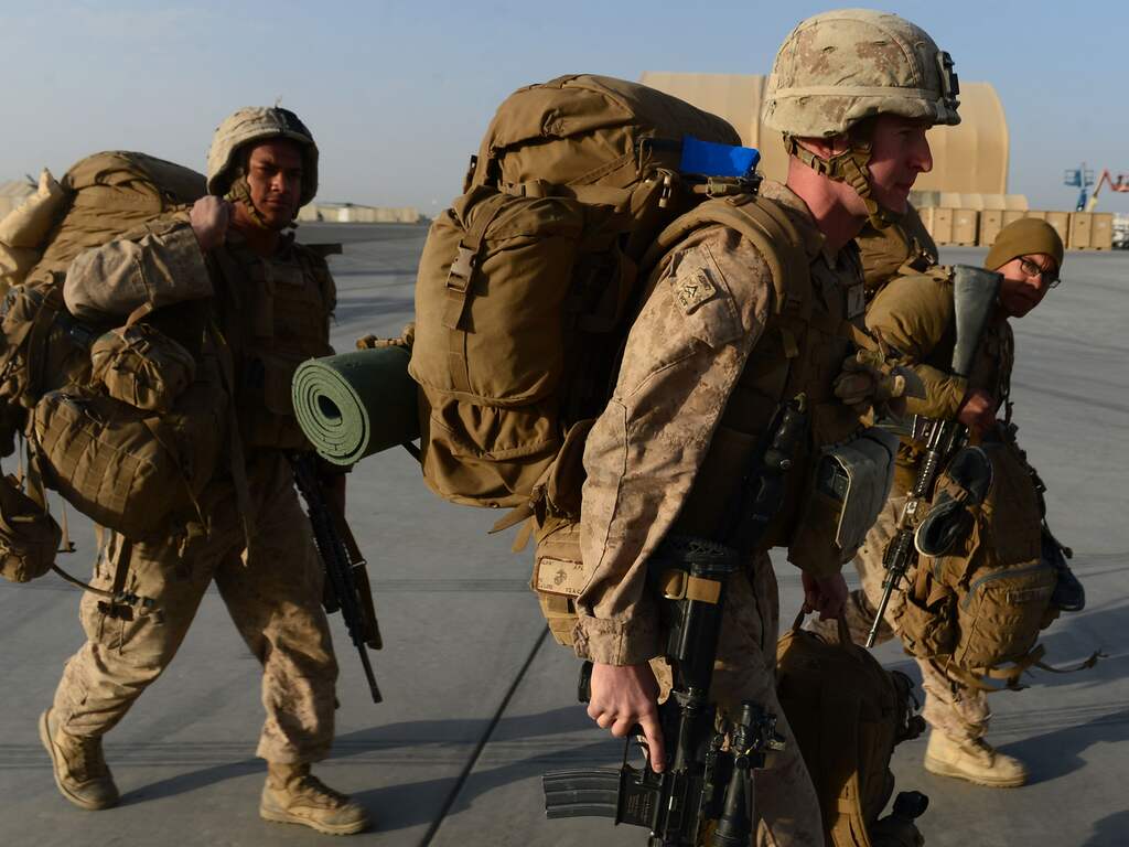 De duizend manschappen verlieten de kampen Leatherneck en Bastion via een luchtbrug naar het vliegveld van Kandahar.