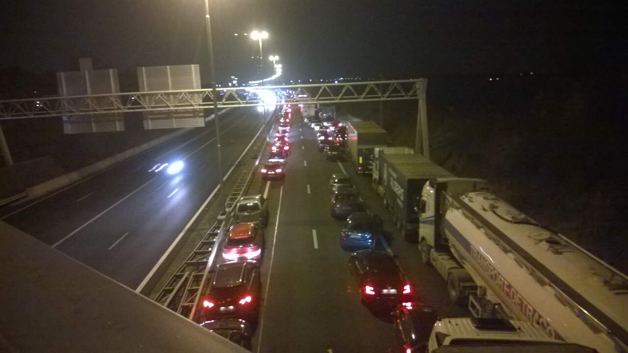A2 bij Maastricht dicht na twee ongevallen