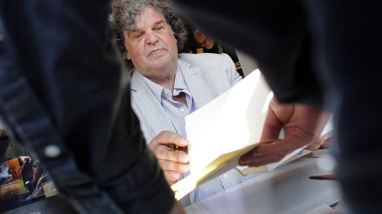 A.F. Th. van der Heijden schrijft roman geïnspireerd op MH17 | Boek | NU.nl