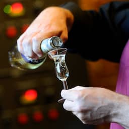 Prijs biertje en borreltje elk jaar omhoog om crisisplan te betalen