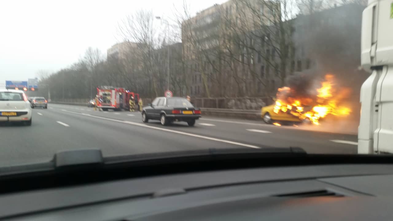 Problemen op A10 bij Geuzenveld door autobrand | Binnenland