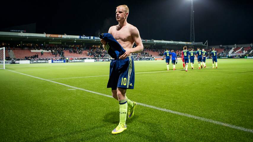 Ajax wint bij Heracles en stelt kampioenschap PSV uit | Voetbal | NU.nl