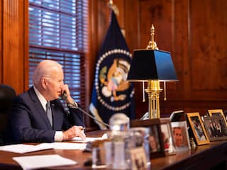 Waarschuwingen over en weer tijdens telefoongesprek tussen Poetin en Biden