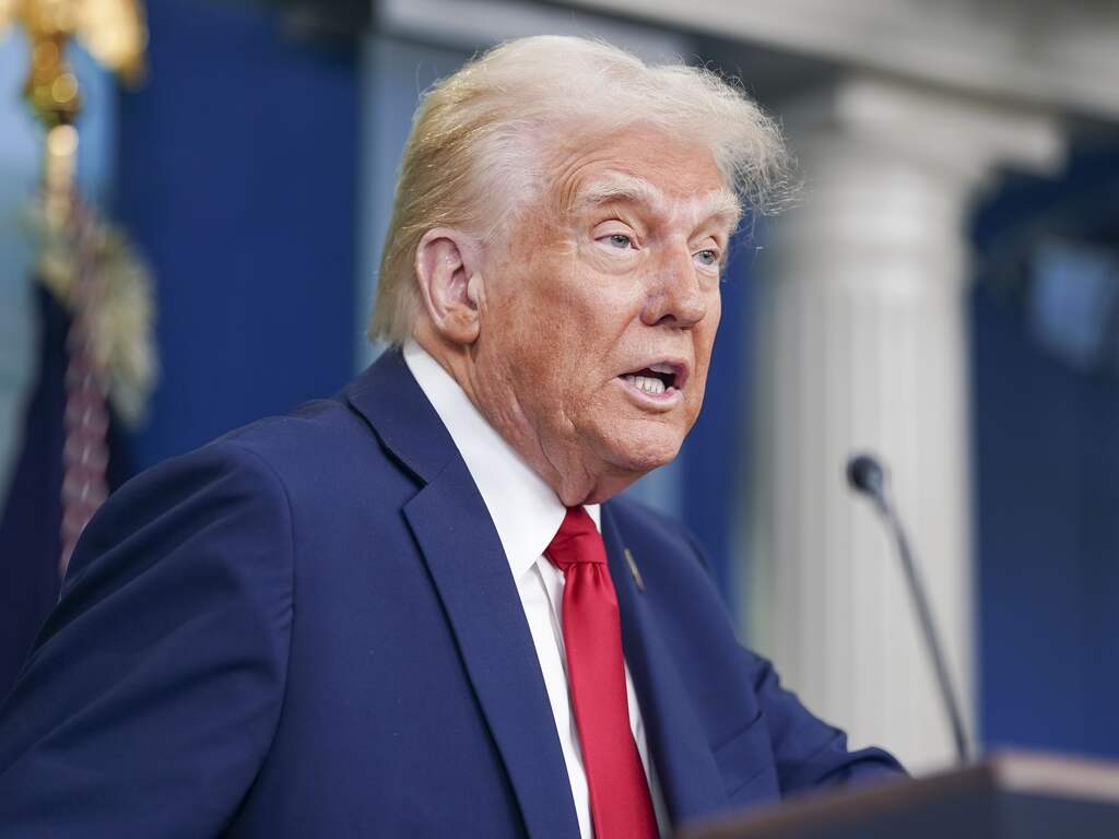 Trump geeft opmerkelijke speech over diversiteitsbeleid na vliegtuigcrash