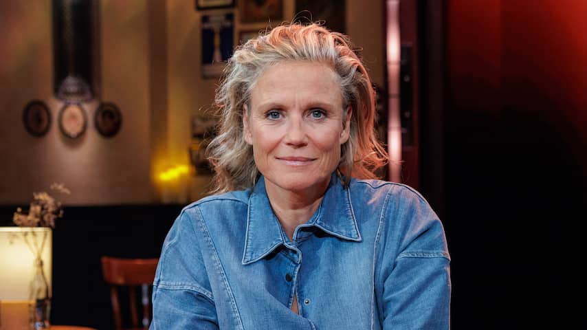 Sophie Hilbrand, Bar Laat