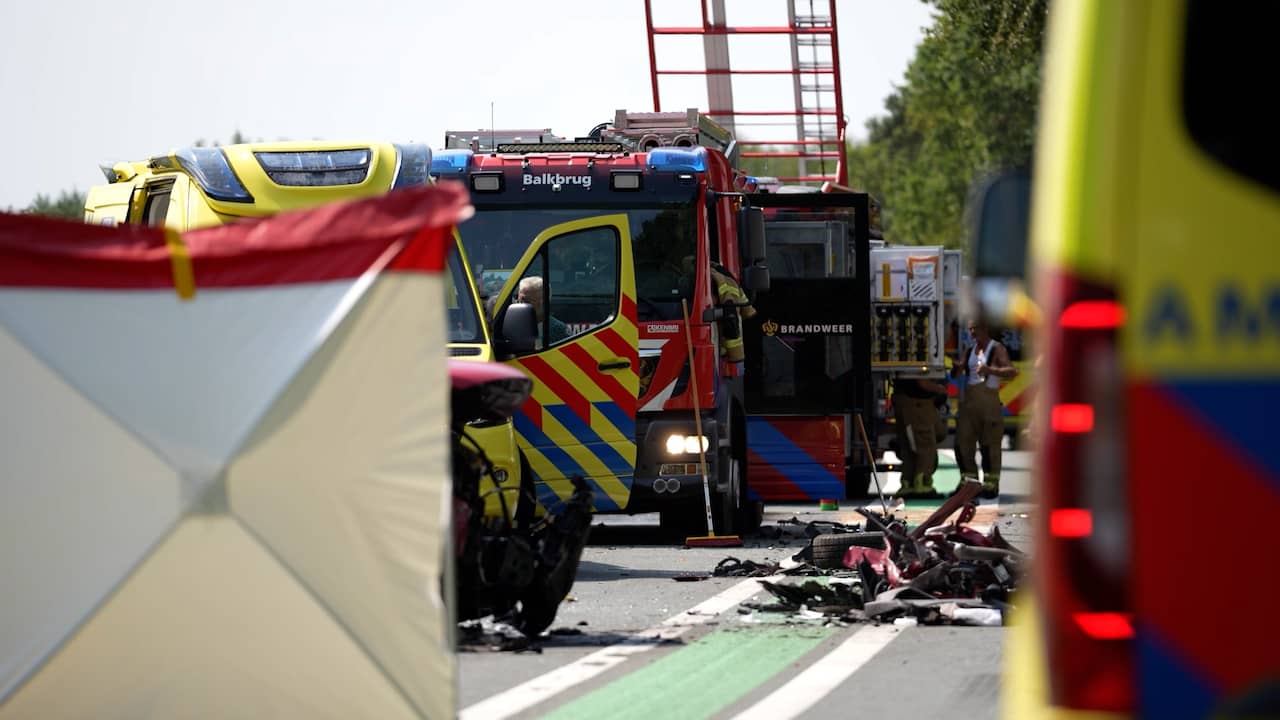 Hulpdiensten rukken massaal uit voor zwaar ongeluk bij Balkbrug
