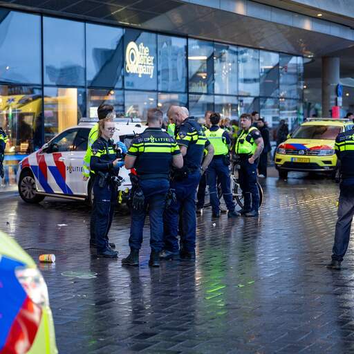 Illustratie bij: Verdachte steekpartij Amsterdam Centraal onder voorwaarden vrijgelaten