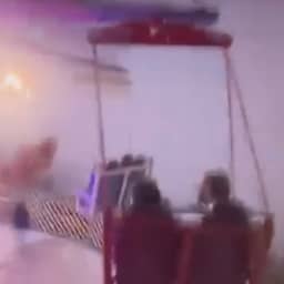 Video | Passagiers vallen uit stoeltjes terwijl Braziliaanse kermisattractie instort