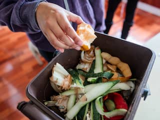 Nederlanders gooien minder eten weg, maar nog steeds zo'n 25 kilo per jaar