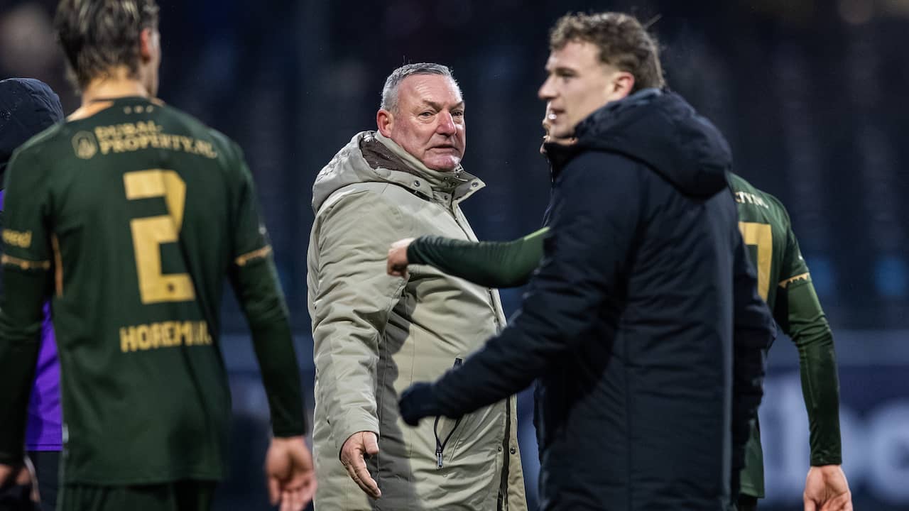 FC Utrecht-coach Jans hekelt schoeisel eigen spelers: 'Word er helemaal gek van'