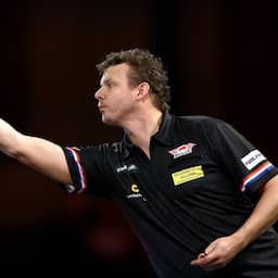Richard Veenstra opnieuw snel uitgeschakeld op WK darts na pijnlijke nederlaag