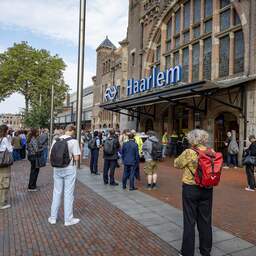 Geen verband tussen achtergelaten bagage op stations, kleding in koffer Haarlem