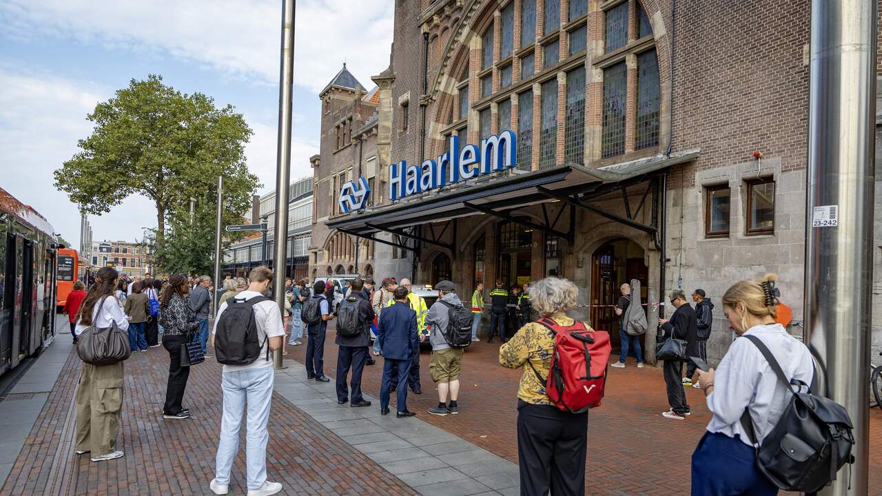 Foto bij Geen verband tussen achtergelaten bagage op stations, kleding in koffer Haarlem