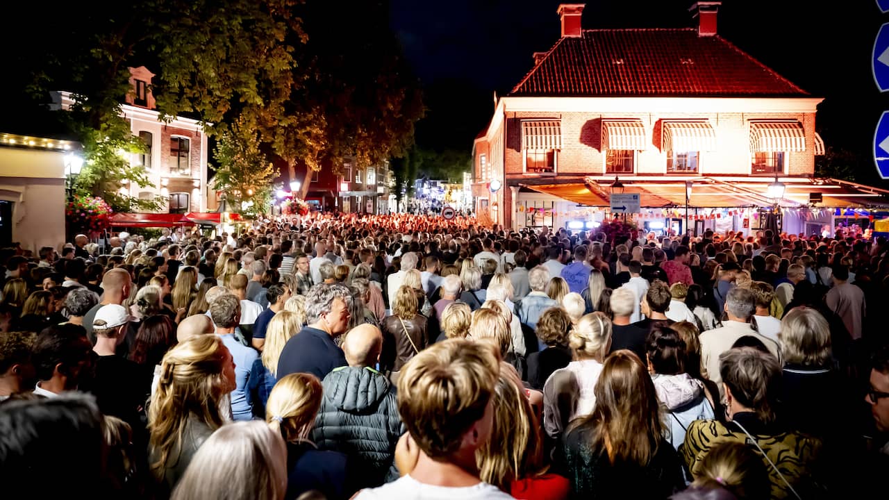 Minuut stilte in Abcoude voor omgebrachte Lisa, aanwezige familie 'diep geraakt'