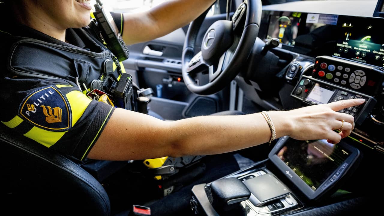 Urenlang huilende peuter (2) alleen thuis gevonden door politie in Rotterdam