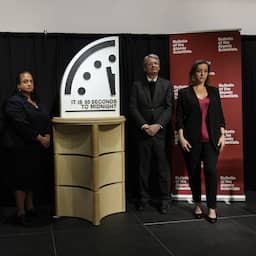 NU+ | Doemdagklok gaat vier seconden vooruit: zorgwekkend of symboolpolitiek?