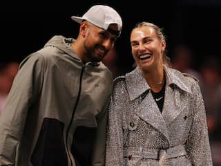 Kyrgios wint van Sabalenka in veelbesproken 'Battle of the Sexes' met veel show