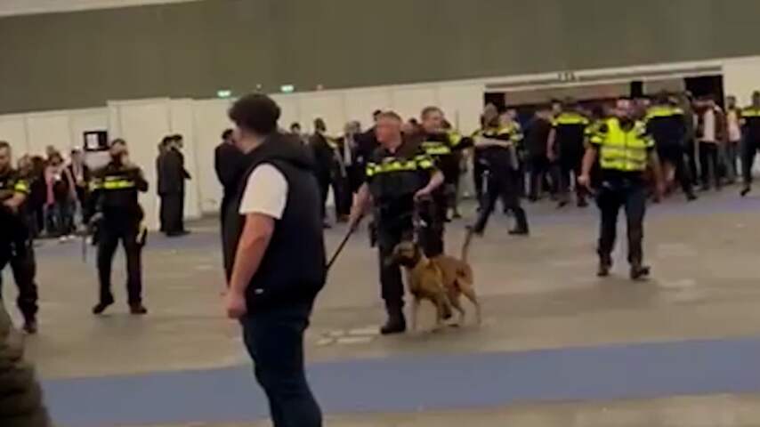 Politie grijpt in bij vechtpartijen tussen Turkse stemmers in Amsterdam