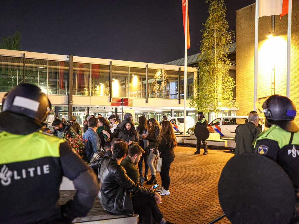 Vijf vragen over vechtpartij RAI: wat deden politieke waarnemers daar?