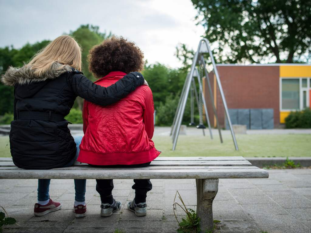 Gevluchte kinderen leren door asielbeleid lastiger Nederlands dan nodig
