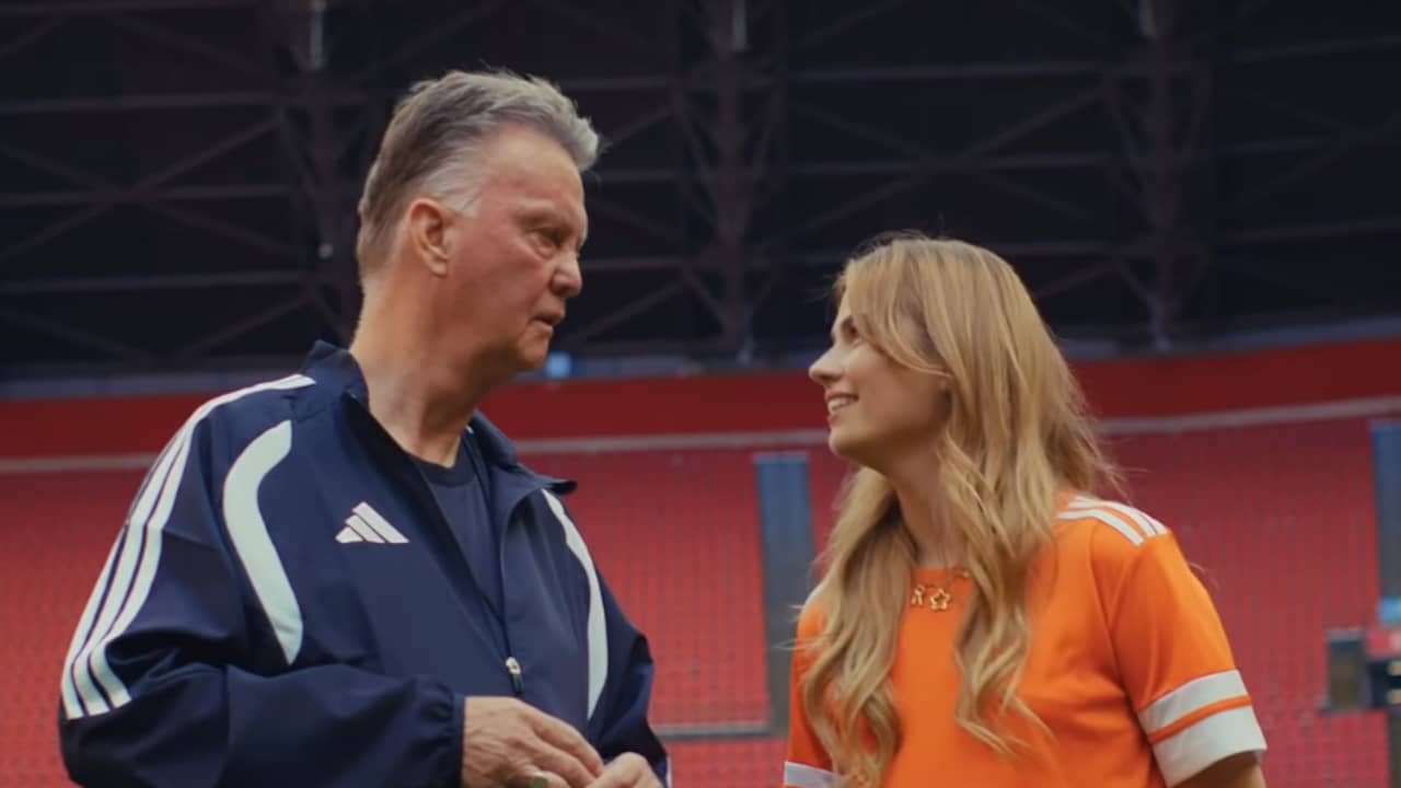 Foto bij Roxy Dekker staat volgend jaar in ArenA, hoofdrol Louis van Gaal in aankondiging