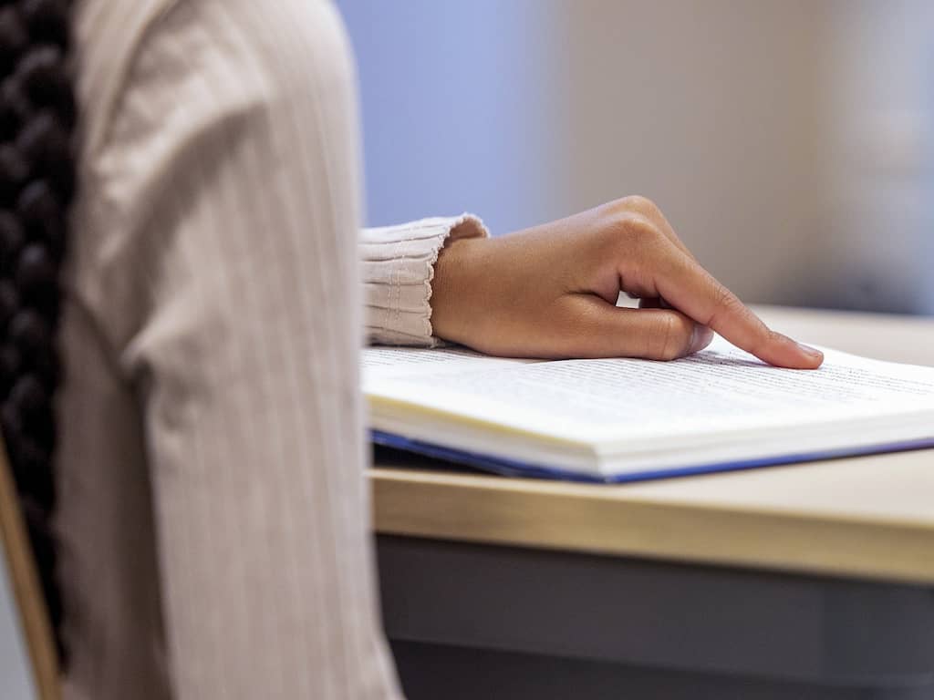 Sticker in Amsterdams kinderboek na kritiek op omstreden tekst over Chinezen