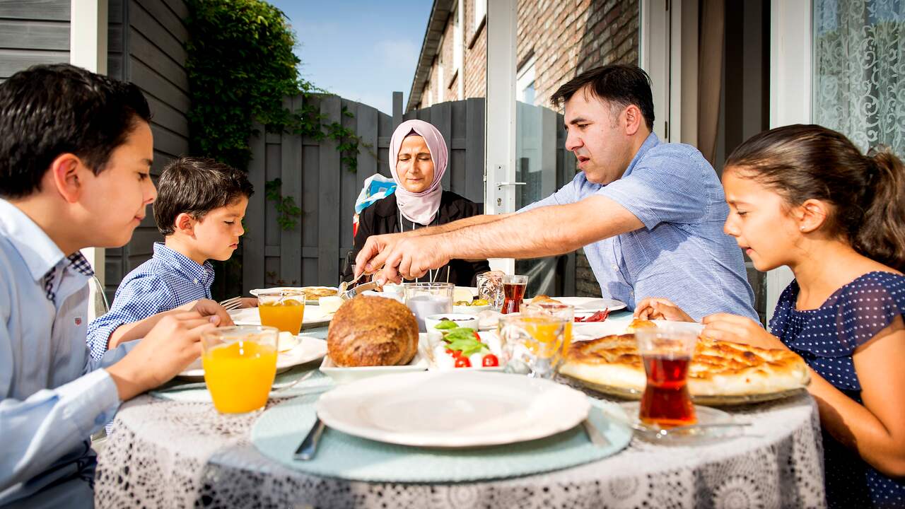 Een op de tien niet-moslims wil Suikerfeest als officiële feestdag