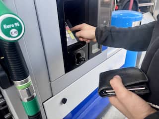 Benzineprijs schiet weer omhoog en nadert record van vorige week
