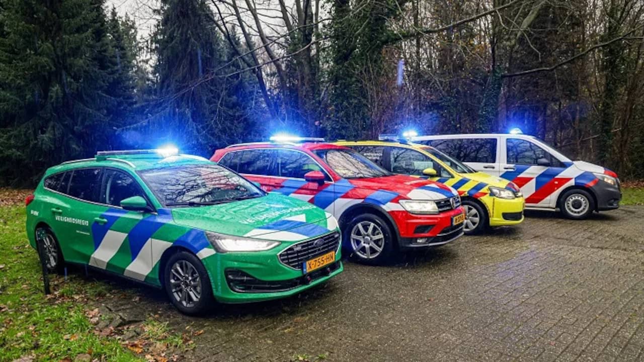 Zeker elf gewonden door lekken gevaarlijke stof uit heftruckaccu in Genemuiden