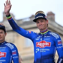 Live Parijs-Roubaix | Renners proberen na verlate start kopgroep te vormen, Van der Poel in peloton