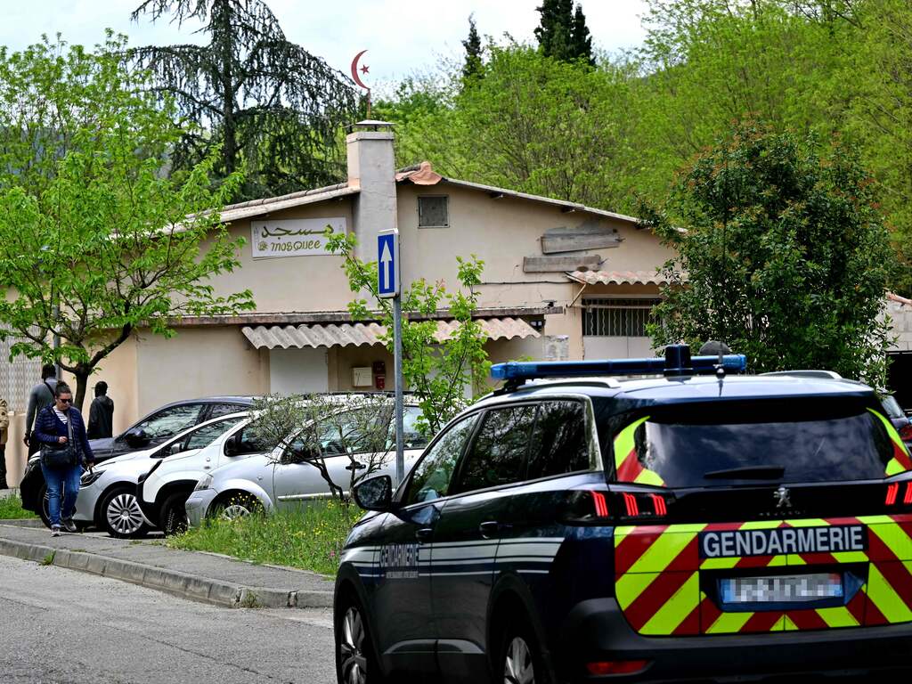 Bewaking voor Franse moskeeën na moord op biddende moslim in gebedshuis