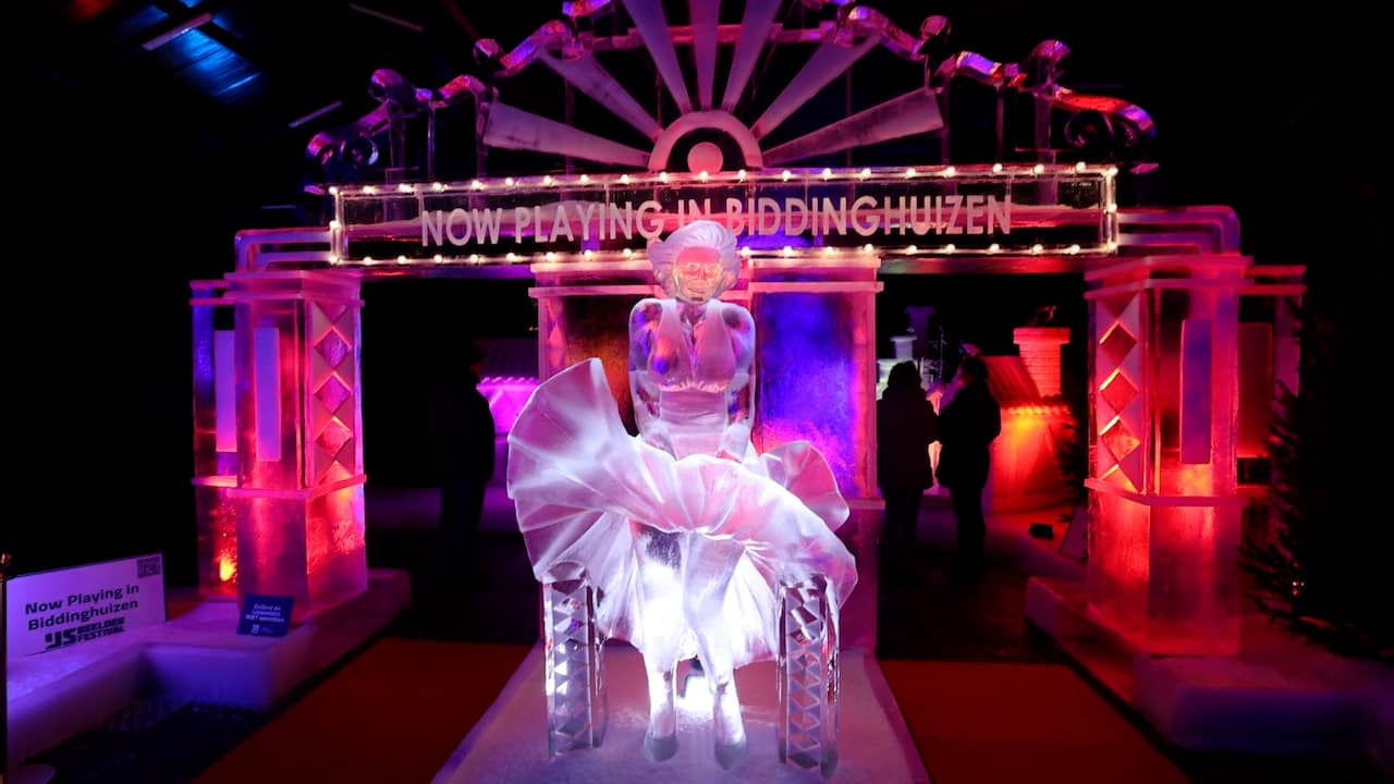 Video | IJssculpturen beelden bekende filmscènes uit in Biddinghuizen