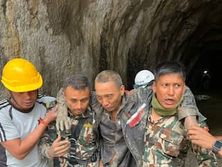 Vrouw en man tien dagen na overstroming Nepal gered, nog duizenden vermisten